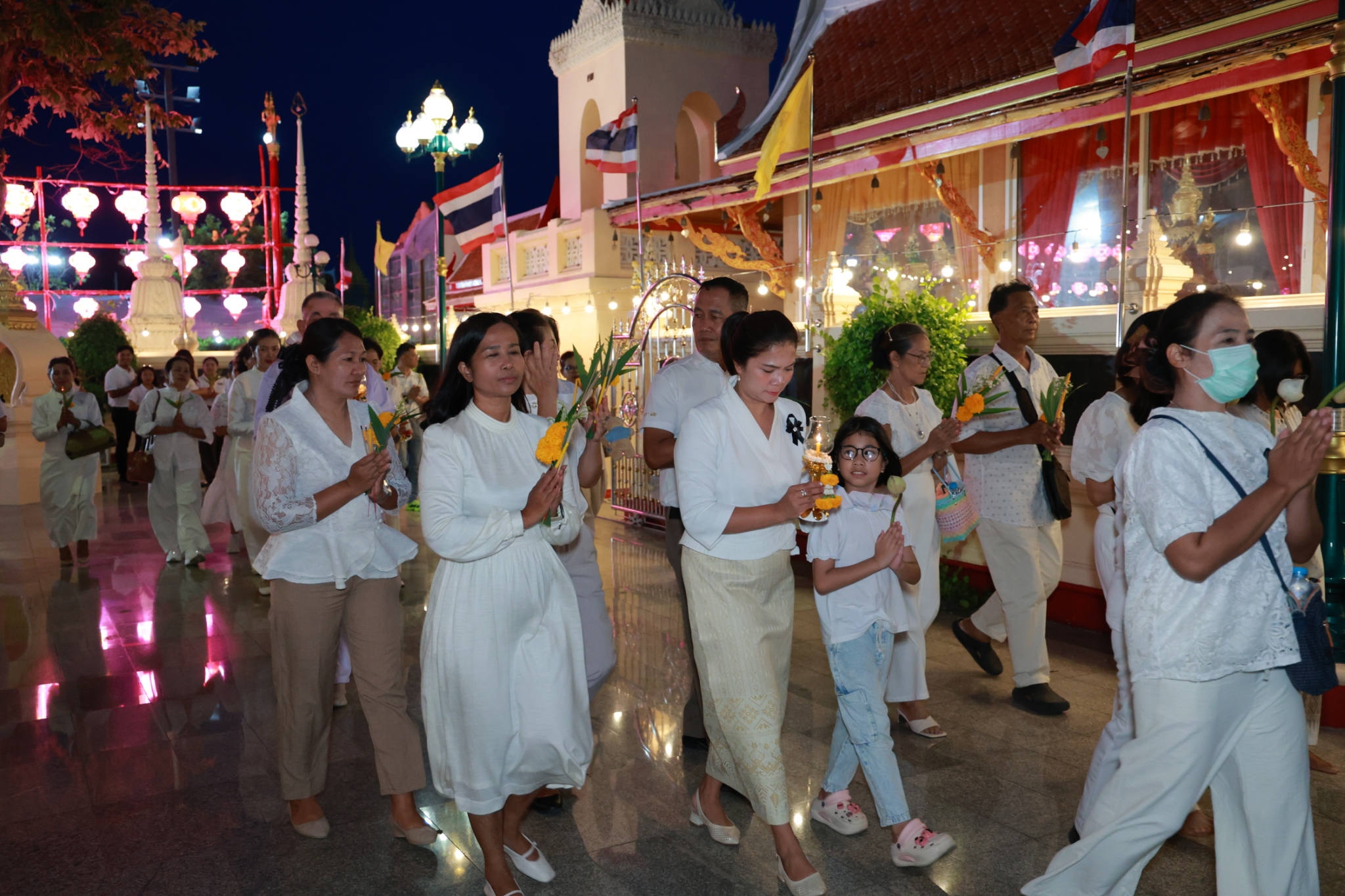 title - ปฏิรูปที่ดินจังหวัดเพชรบุรี พร้อมด้วย เจ้าหน้าที่ ส.ป.ก.เพชรบุรี ร่วมพิธีเจริญพระพุทธมนต์และเวียนเทียน เนื่องในสัปดาห์ส่งเสริมพระพุทธศาสนา เทศกาลวันวิสาขบูชา วันสำคัญสากลของโลก ประจำปีพุทธศักราช 2569 ภายใต้ “โครงการ 1 ล้านดวงประทีปแห่งศรัทธา 1 ล้านความดี สืบสานมหาบารมี วิสาขบูชาโลก”